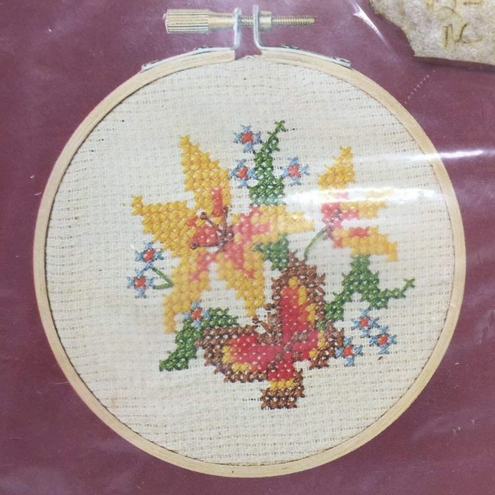 Vogart Crafts Lilies Counted Cross Stitch With Wooden Embroidery Hoop Craft Kit